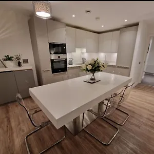 Modern Apartment, Sleeps 6, Centre , Belfast United Kingdom